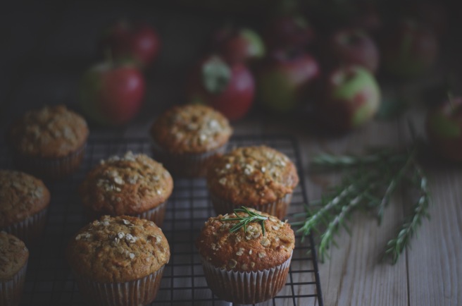 easy rosemary apple muffins | conifères & feuillus