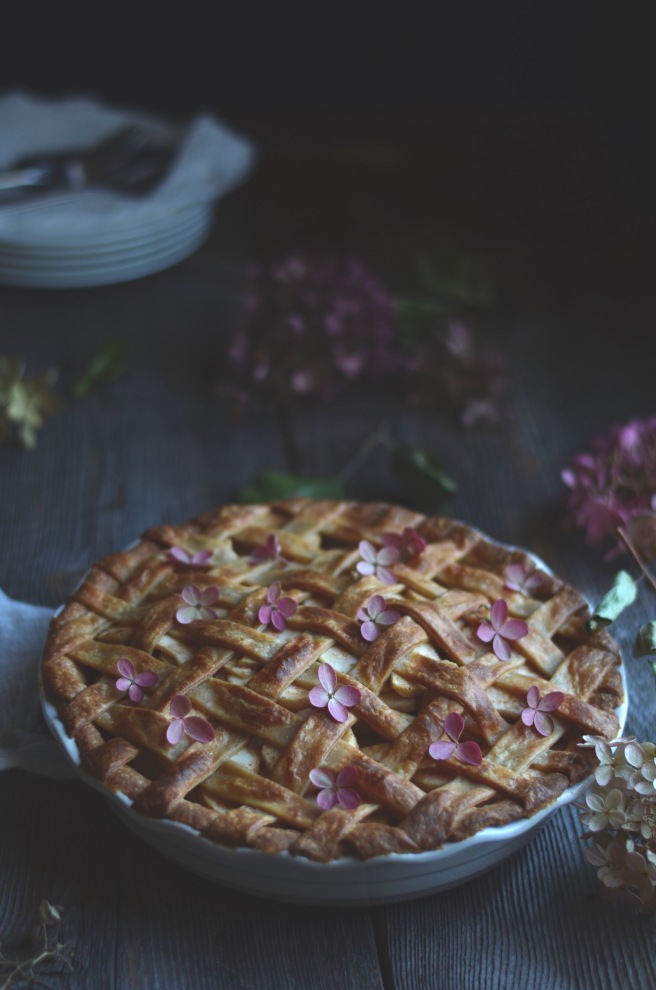 classic apple pie with a whole wheat pastry | conifères & feuillus