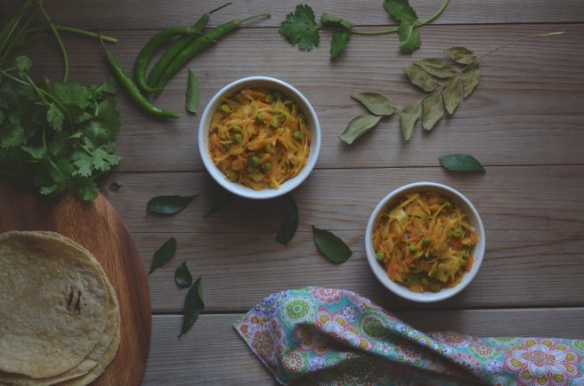 indian-spiced cabbage with tomatoes and green peas | conifères & feuillus