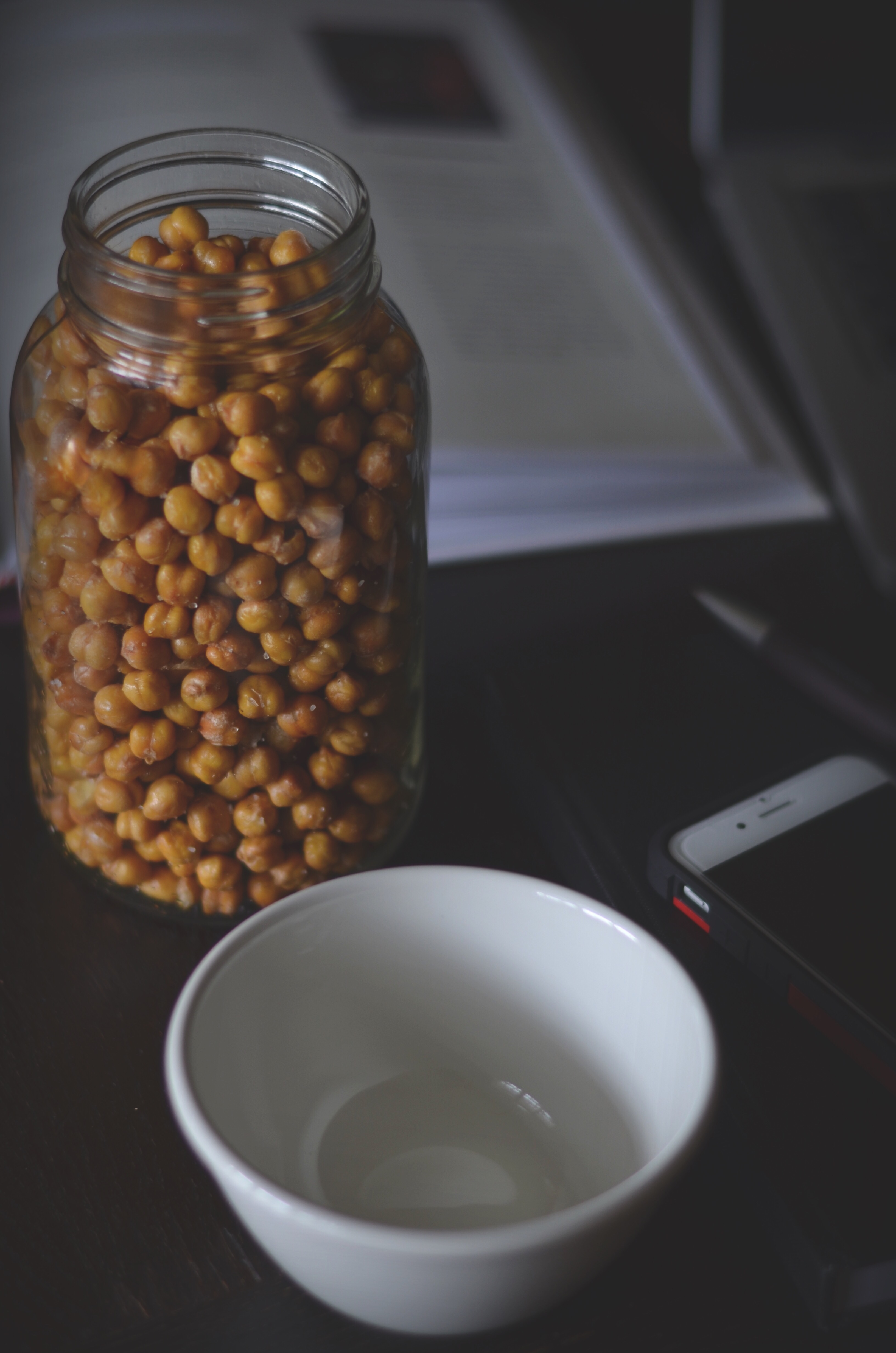 the easiest and cheapest roasted chickpeas recipe ever | conifères & feuillus