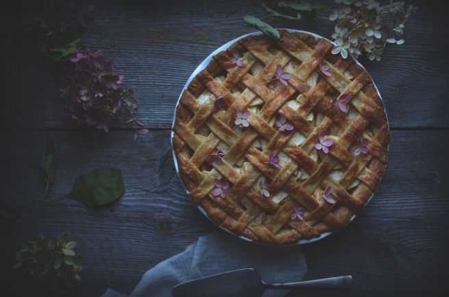 classic apple pie with a whole wheat pastry | conifères & feuillus