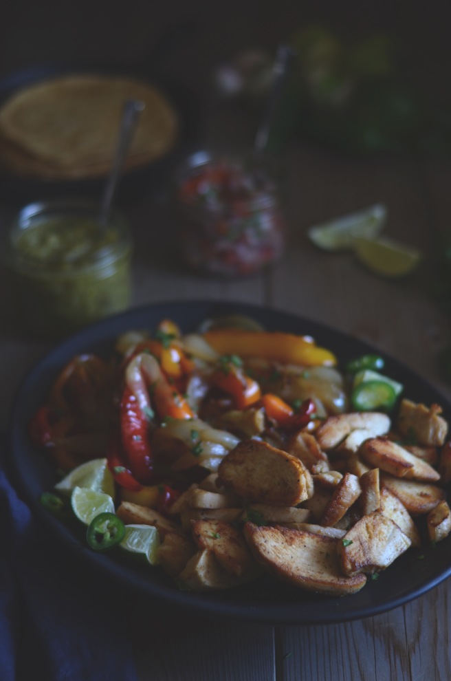 chicken fajitas with pico de gallo and salsa verde | conifères et feuillus food blog