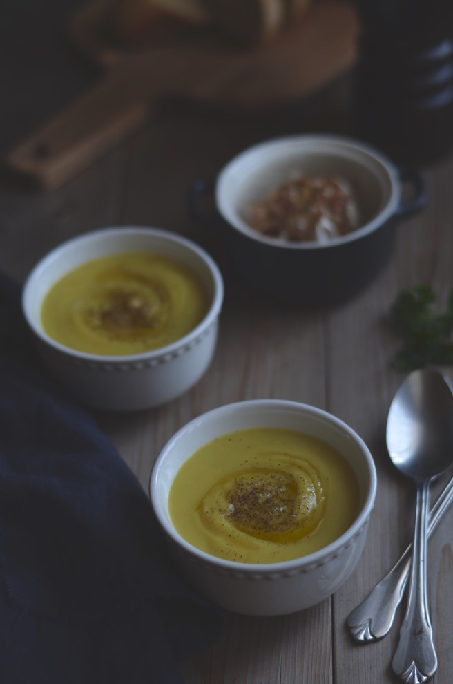 spiced parsnip soup with roasted garlic oil | conifères & feuillus