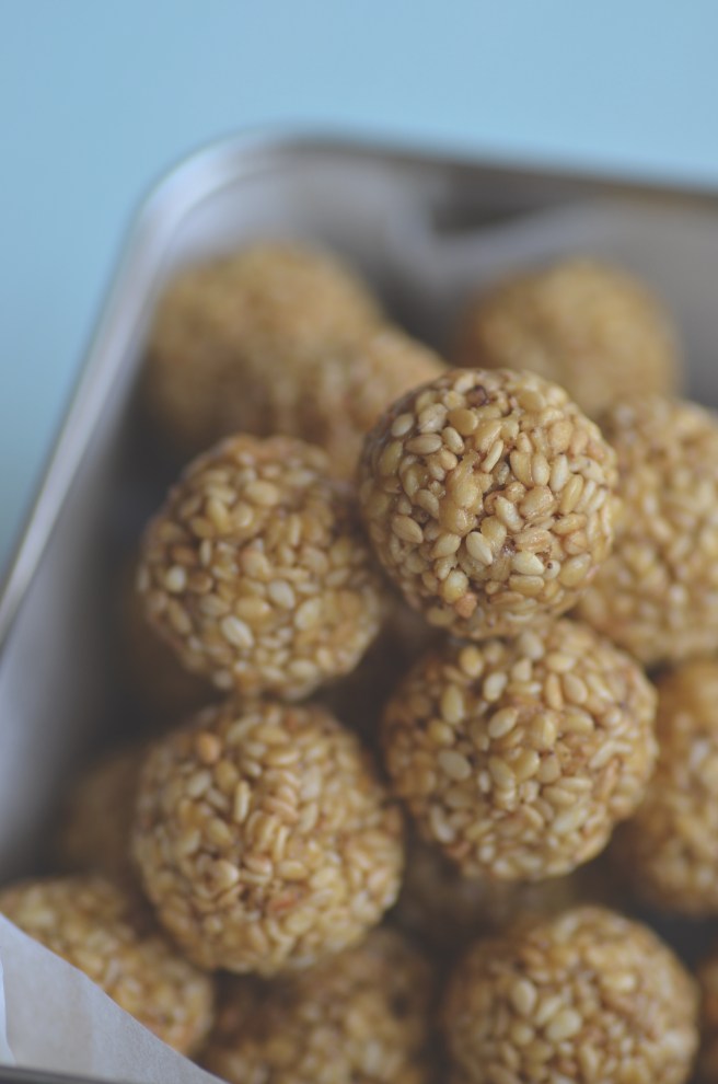 til ka ladoo with tahini | conifères et feuillus food blog