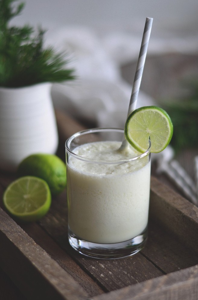 Healthy & delicious, 3-ingredient lime smoothie. | conifères & feuillus
