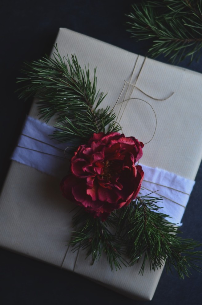 christmas/winter gift wrapping inspiration | conifères & feuillus