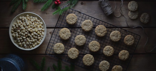 vegan hazelnut cookies | conifères & feuillus