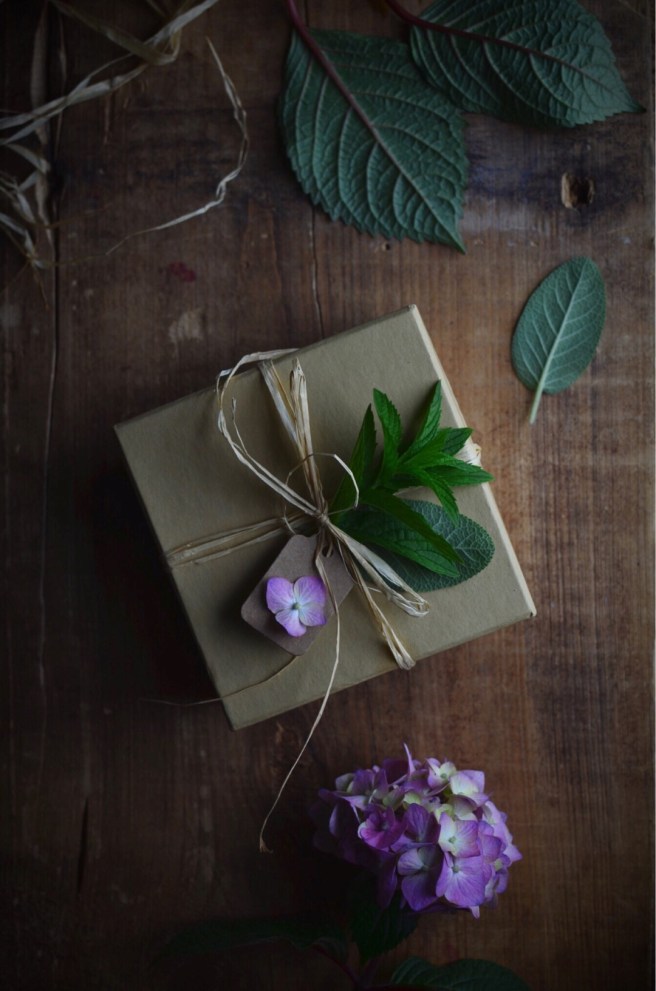 summertime gift wrapping inspiration | conifères & feuillus