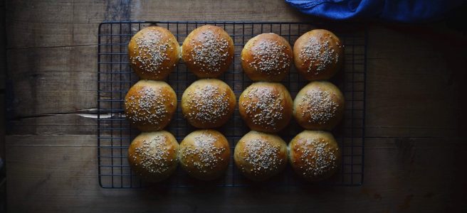 spelt and whole wheat burger buns | conifères & feuillus